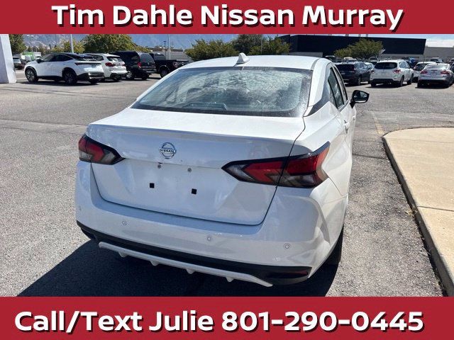 Used 2022 Nissan Versa SV FWD image 12