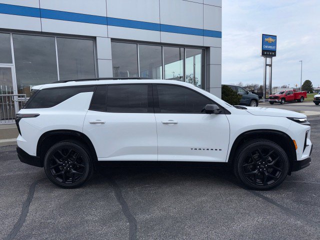 Used 2024 Chevrolet Traverse RS AWD/4WD image 2