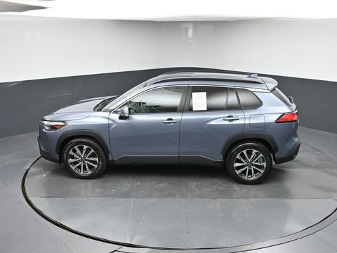 Used 2023 Toyota Corolla Cross XLE image 35