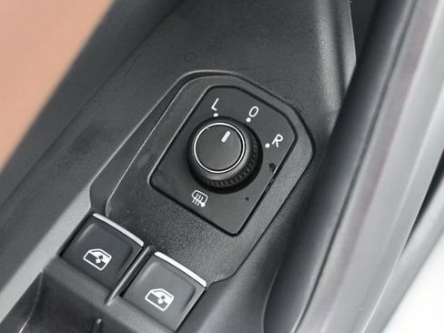 Used 2025 Volkswagen Jetta SEL FWD image 12