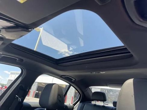 Used 2025 BMW 330i xDrive Sedan AWD/4WD image 32