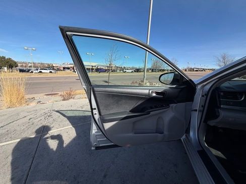 Used 2012 Toyota Camry image 10