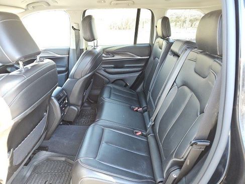 Used 2023 Jeep Grand Cherokee Limited w/ Black Appearance Package image 18