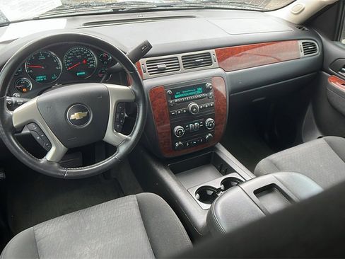 Used 2014 Chevrolet Suburban LS image 23