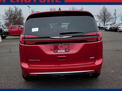 New 2026 Chrysler Pacifica Pinnacle w/ Trailer Tow Group AWD/4WD image 7