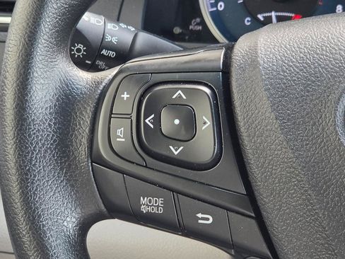 Used 2017 Toyota Camry LE FWD image 16