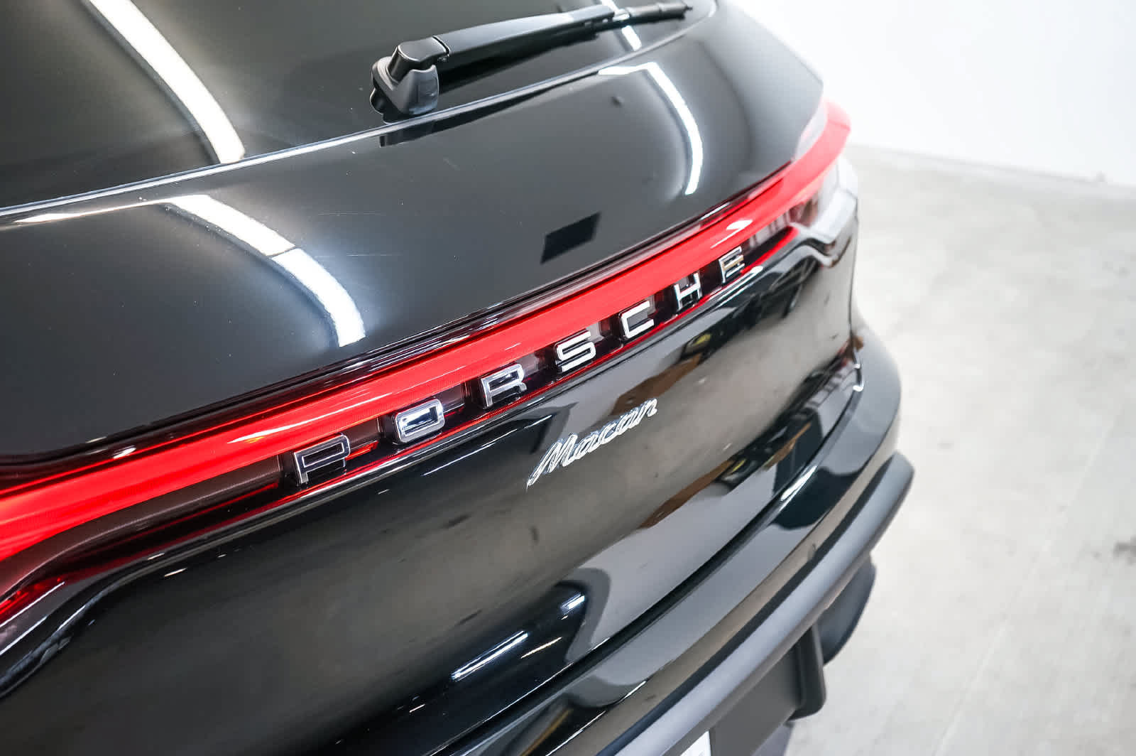 Certified 2026 Porsche Macan AWD/4WD image 12
