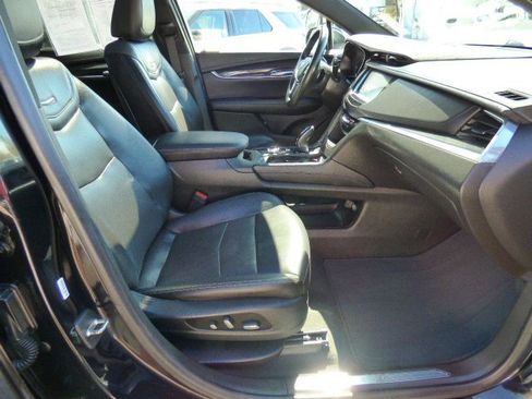Used 2020 Cadillac XT5 Premium Luxury image 10