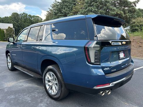 Used 2025 Chevrolet Suburban Premier w/ Sun And Tow Package RWD image 22