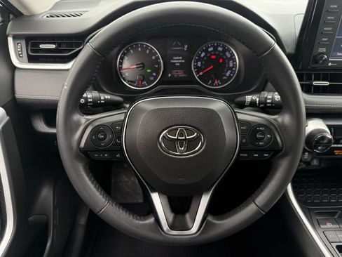 Used 2021 Toyota RAV4 XLE Premium image 14