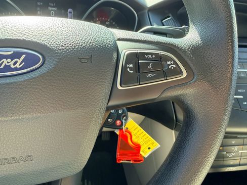 Used 2017 Ford Focus SE FWD image 16