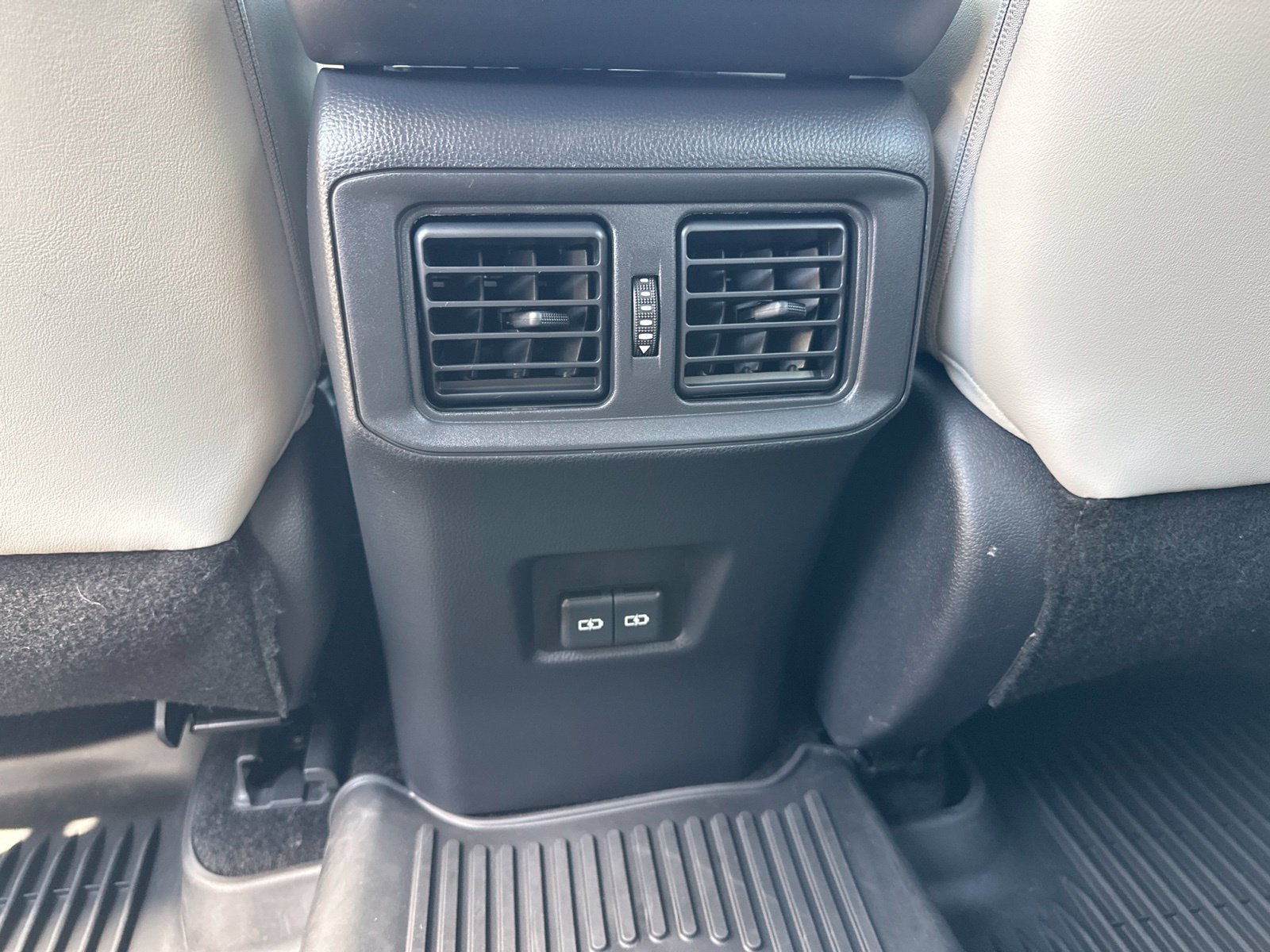 Used 2025 Toyota RAV4 XLE Premium w/ Weather Package AWD/4WD image 20