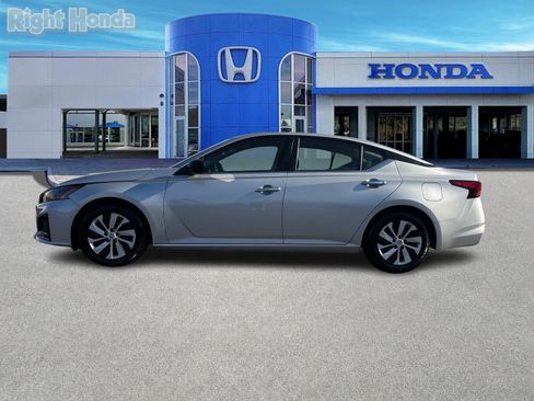 Used 2024 Nissan Altima 2.5 S image 3