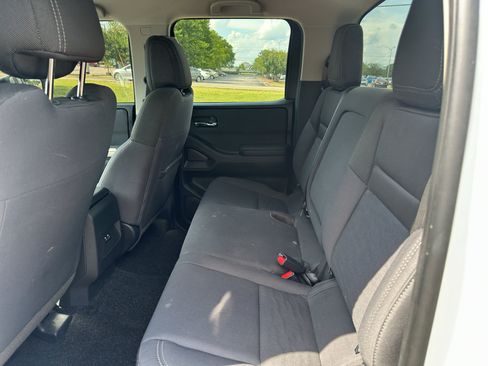 Used 2024 Nissan Frontier SV RWD image 17