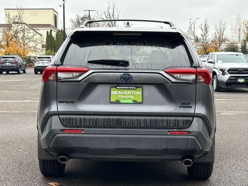 Used 2022 Toyota RAV4 XLE Premium image 4