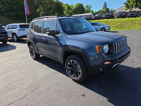 Certified 2023 Jeep Renegade Latitude AWD/4WD image 1