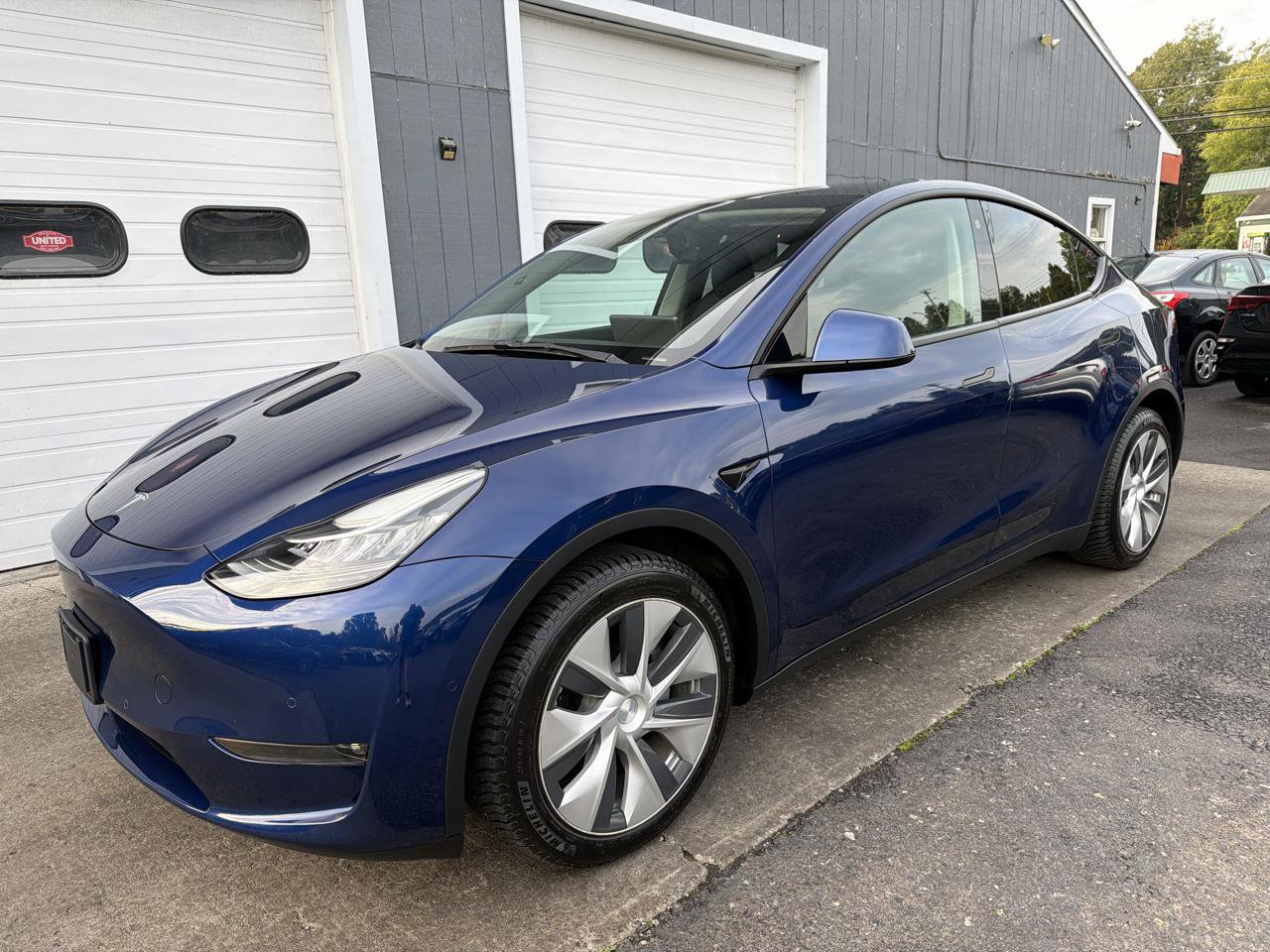 Used 2021 Tesla Model Y Long Range AWD/4WD image 1