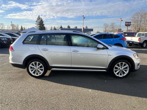 Used 2017 Volkswagen Golf Alltrack SE image 6