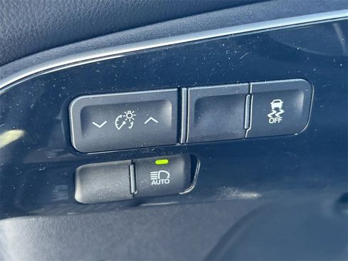 Used 2018 Toyota Prius Two image 24