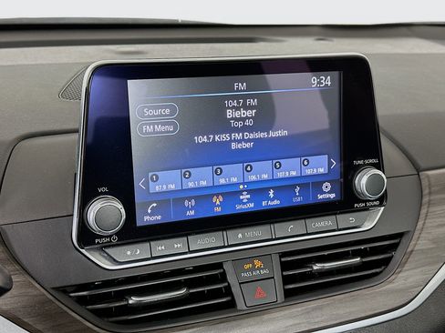 Used 2025 Nissan Altima 2.5 SV image 21