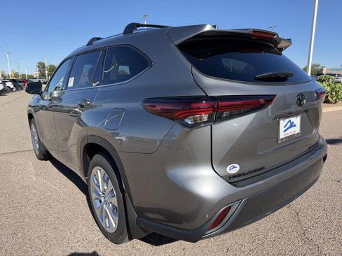 New 2026 Toyota Highlander Limited AWD/4WD image 3