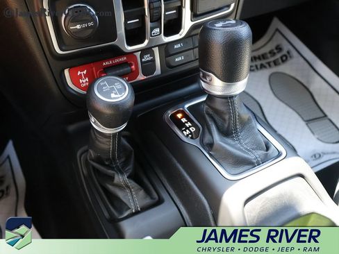 Used 2024 Jeep Wrangler Unlimited AWD/4WD image 36