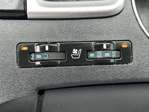 Used 2019 Toyota Highlander Limited AWD/4WD image 23