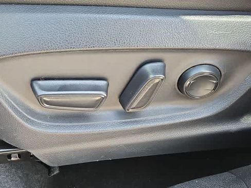 Used 2025 Toyota Corolla Cross XLE FWD image 15