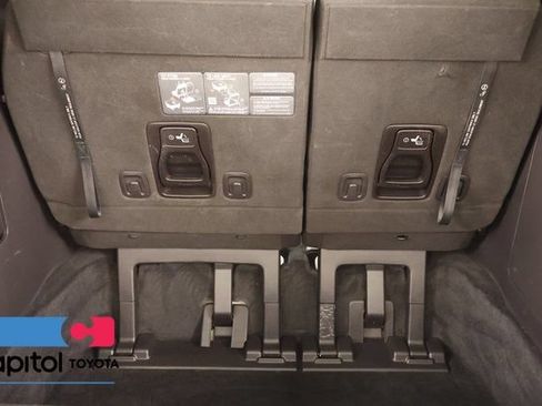 Used 2024 Kia Carnival EX FWD image 25