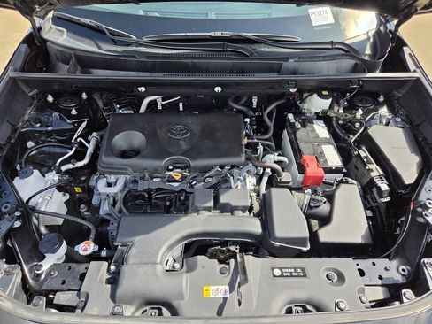 Used 2025 Toyota RAV4 XLE FWD image 31