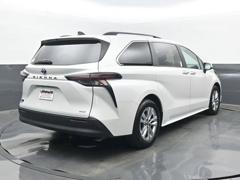 Used 2025 Toyota Sienna XLE w/ XLE Plus Package image 22