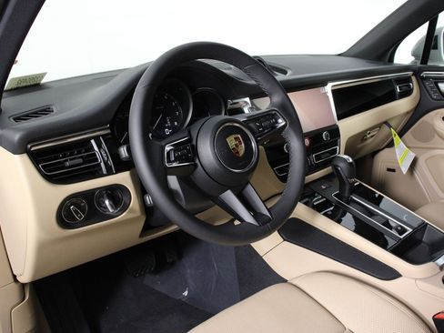 New 2026 Porsche Macan image 4