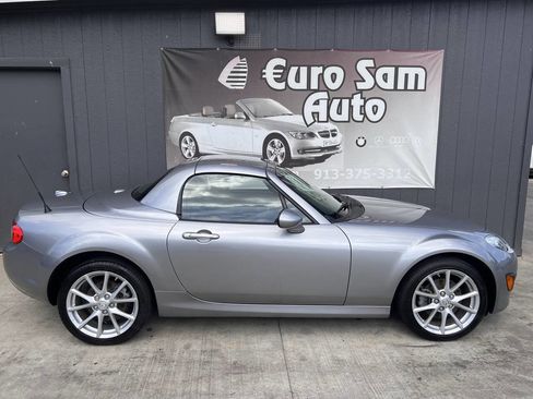 Used 2010 MAZDA MX-5 Miata Grand Touring w/ Premium Pkg image 12