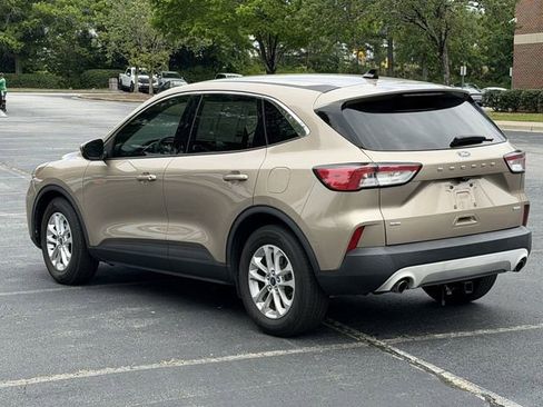 Used 2020 Ford Escape SE FWD image 3