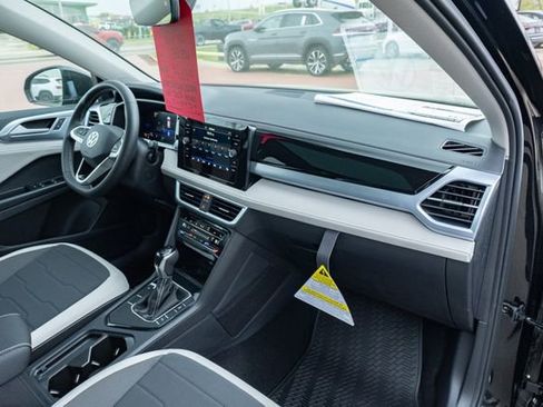 New 2026 Volkswagen Taos SE FWD image 40
