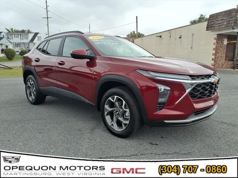 Used 2024 Chevrolet Trax LT w/ Driver Confidence Package image 1