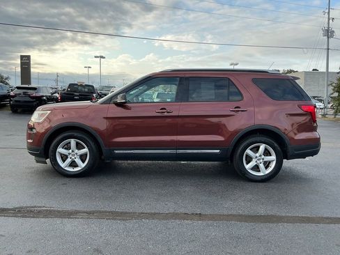 Used 2018 Ford Explorer XLT w/ Equipment Group 202A image 2