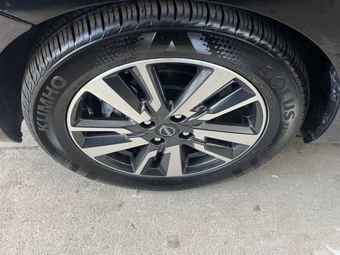 Used 2025 Nissan Versa SV image 30