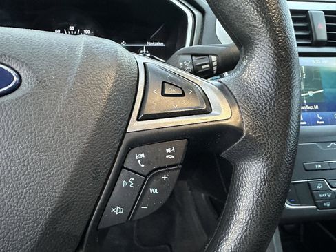 Used 2020 Ford Fusion SE FWD image 23