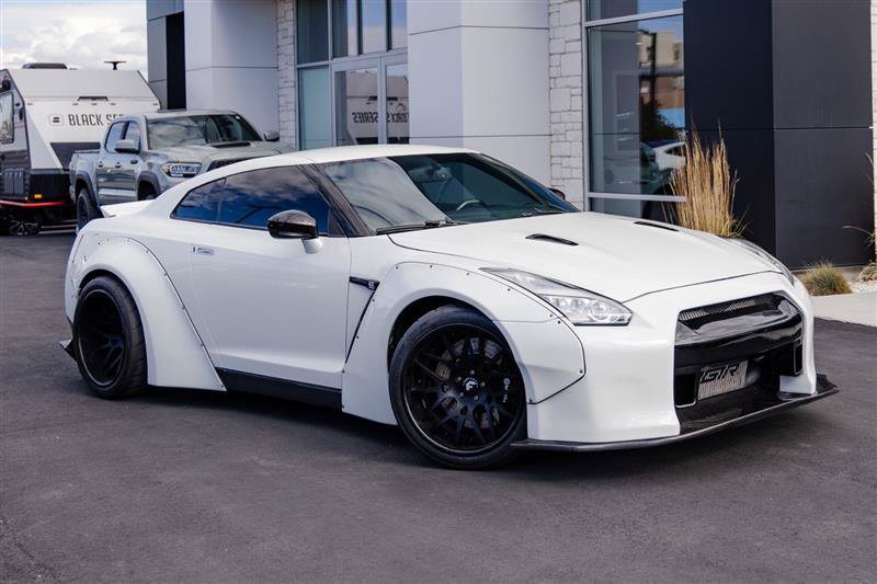 Used 2015 Nissan GT-R Black Edition AWD/4WD image 3
