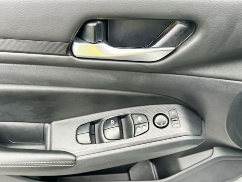 Used 2024 Nissan Altima 2.5 SV FWD image 13