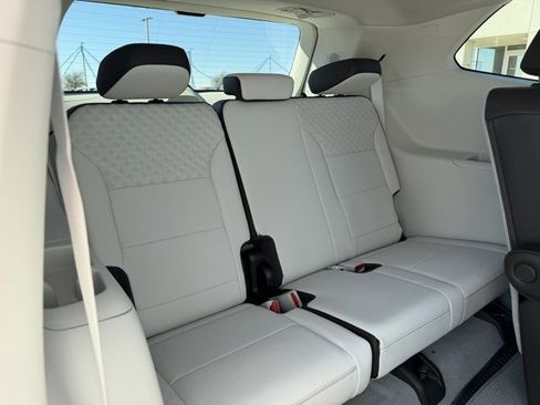 Used 2026 GMC Acadia Denali w/ Super Cruise Package image 11