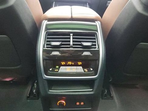 Used 2025 BMW X7 M60i image 43