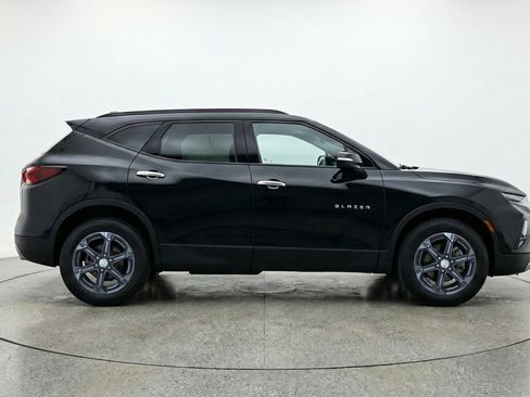 Used 2025 Chevrolet Blazer LT FWD image 11