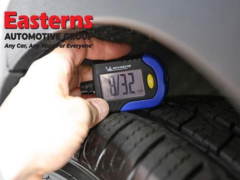 Used 2024 GMC Terrain SLT image 29