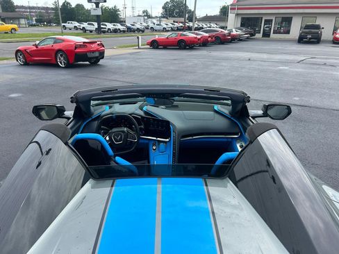 Used 2022 Chevrolet Corvette Stingray Premium Conv w/ Z51 Performance Package RWD image 11