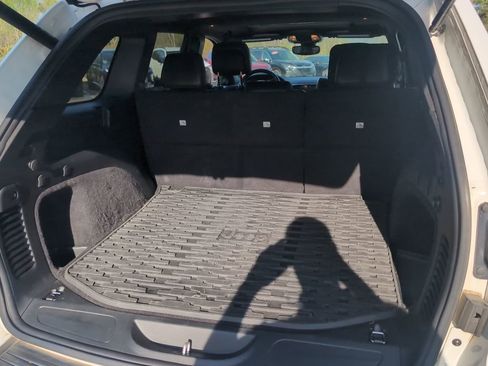 Used 2020 Jeep Grand Cherokee Altitude image 12