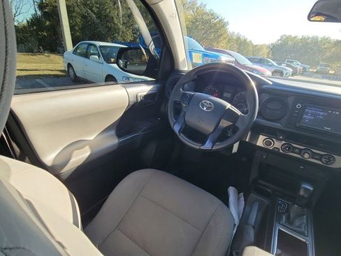 Used 2016 Toyota Tacoma SR w/ SR Convenience Package image 7