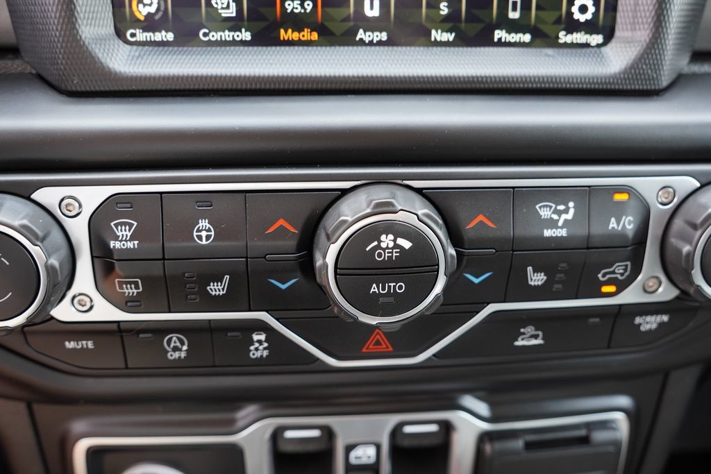 Used 2022 Jeep Gladiator Sport AWD/4WD image 26