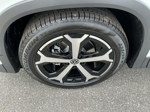 New 2026 Volkswagen Tiguan SE image 26